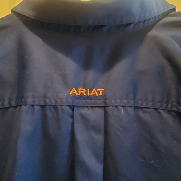 Ariat  blue button up s, XXL mens shirt. Newer  condition - Picture 4 of 5